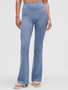 Lululemon Groove Nulu High-Rise Flared Pant in Washed Denim Size 4